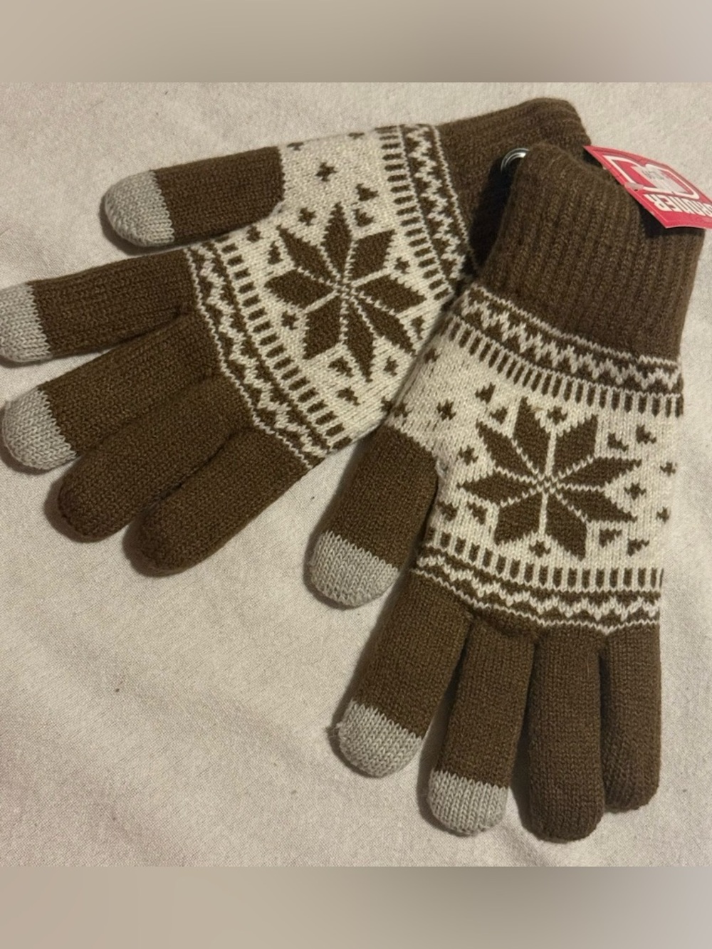 Broner knit gloves feature a classic Nordic snowflake pattern.